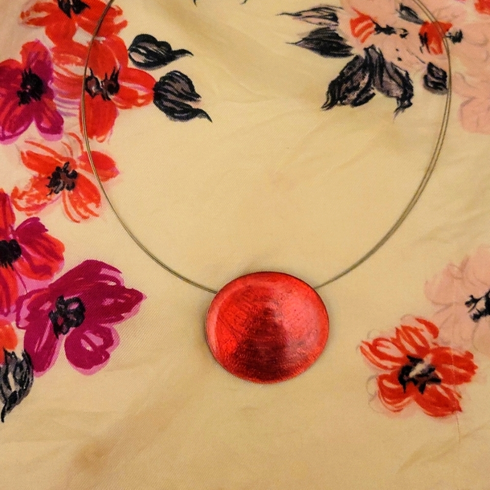 Red disc necklace